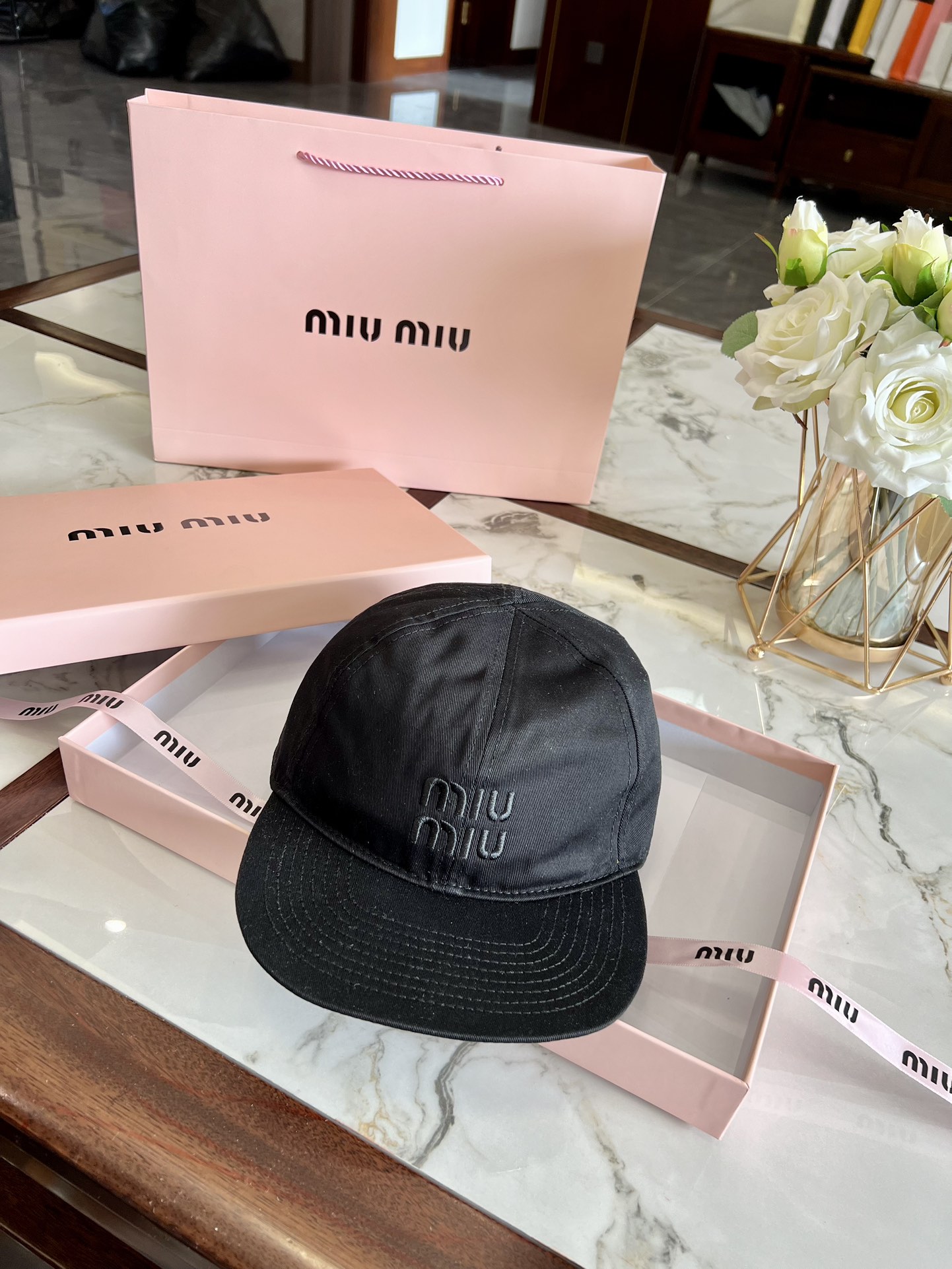 miu miu hat model 04